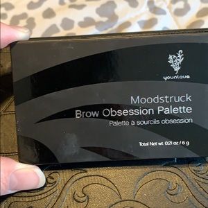 Younique moodstruck brow obsession palette